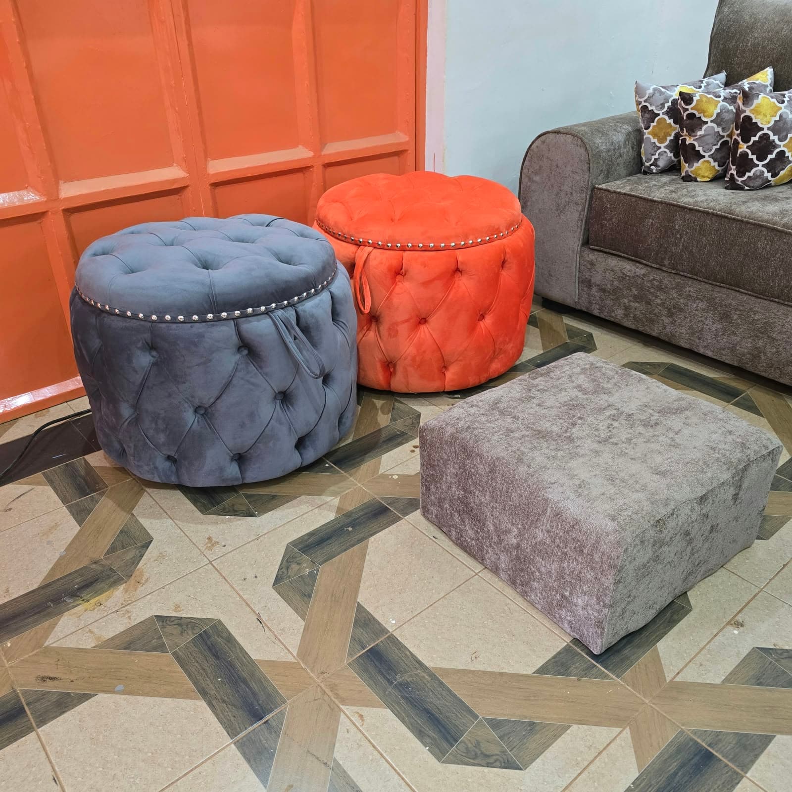 Chesterfield Storage Pouf